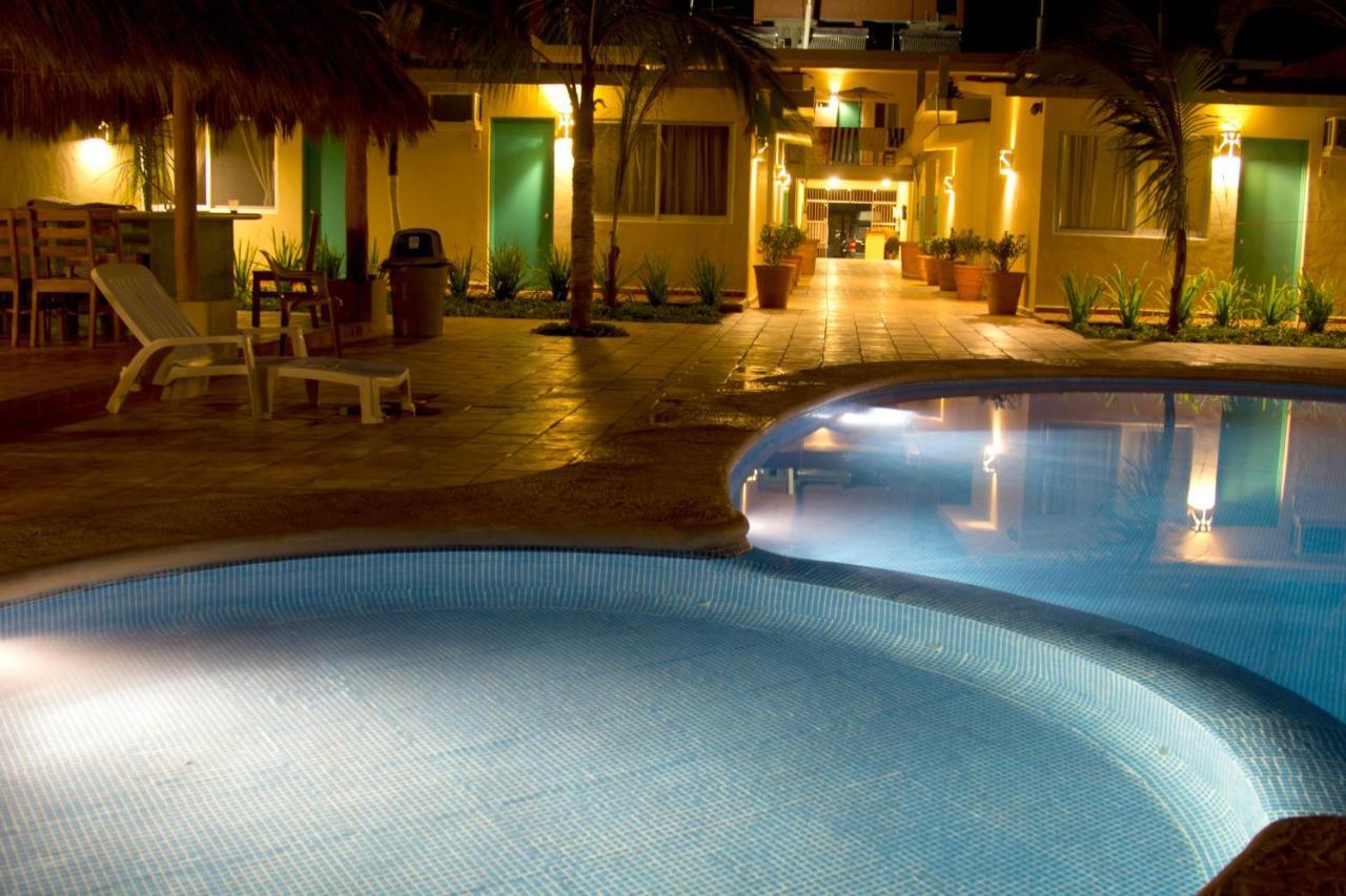 Bungalows Las Arenas Сан-Патрисио-Мелак Экстерьер фото
