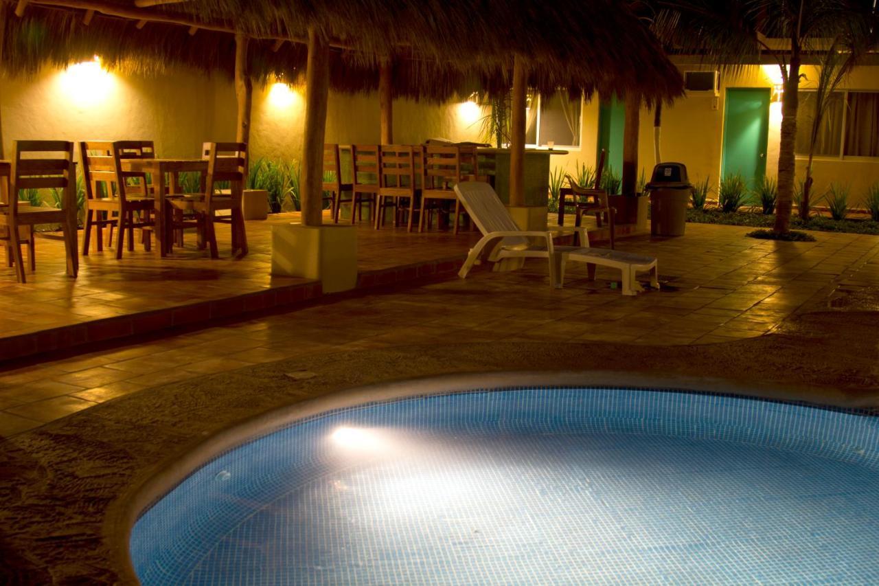Bungalows Las Arenas Сан-Патрисио-Мелак Экстерьер фото