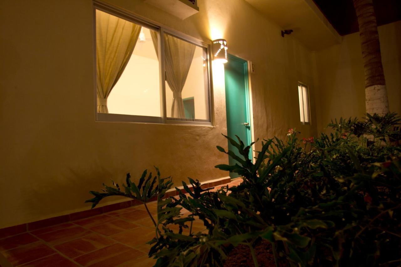 Bungalows Las Arenas Сан-Патрисио-Мелак Экстерьер фото