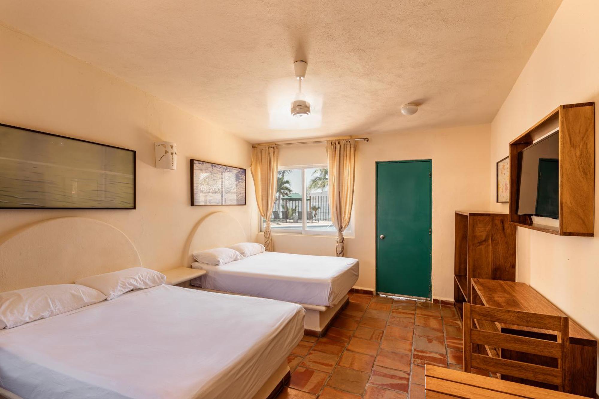 Bungalows Las Arenas Сан-Патрисио-Мелак Экстерьер фото